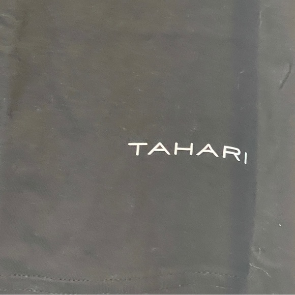 TAHARI Black SS T-shirt  size Large 36-38 - Picture 2 of 4